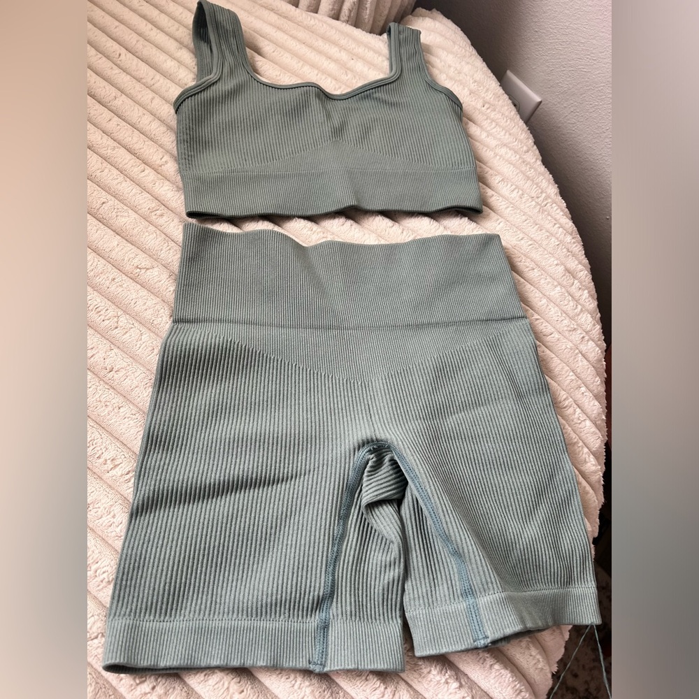 Workout set - Picture 2 of 2